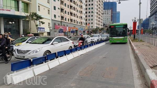 Có dải phân cách cứng vẫn 'vô tư' chiếm làn xe buýt nhanh ảnh 5